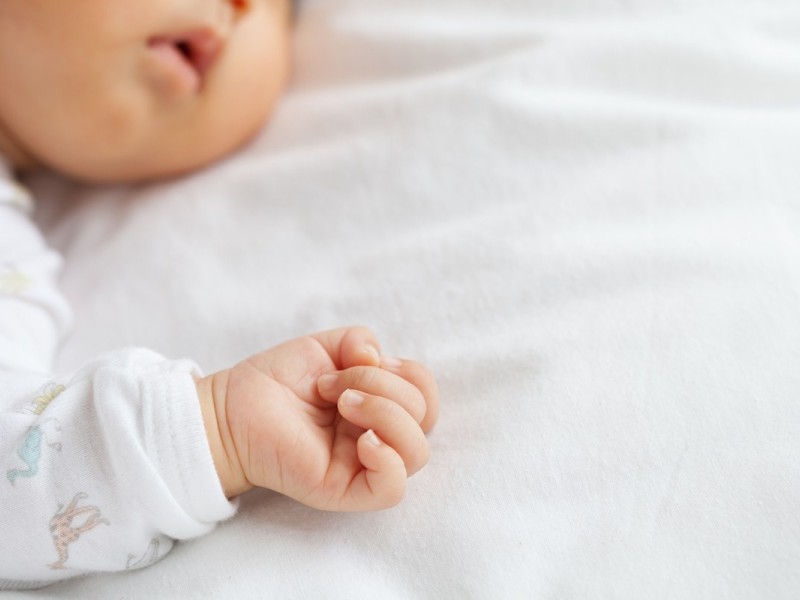 Najsigurniji položaj za spavanje bebe